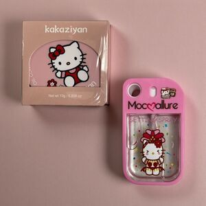 NWT NIB Mocallure Hello Kitty Loose Setting Powder Compact and Setting Spray Set